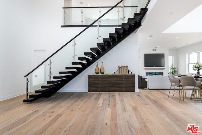 Foto del edificio - 11770 Hillsborough Ln