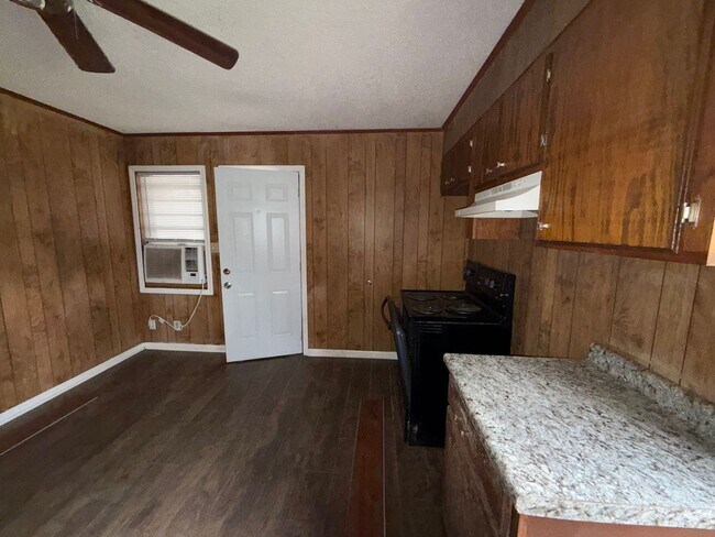 Foto del edificio - 3/1 In Town Creek Coming Soon!