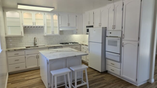 Building Photo - 41072 Via Halcon