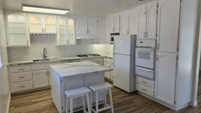 Foto del edificio - 41072 Via Halcon