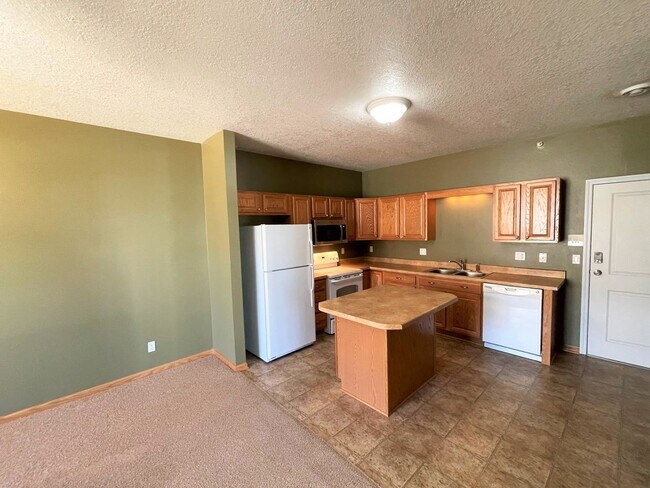Building Photo - West Ames 1-Bedroom Condo - Garage Included