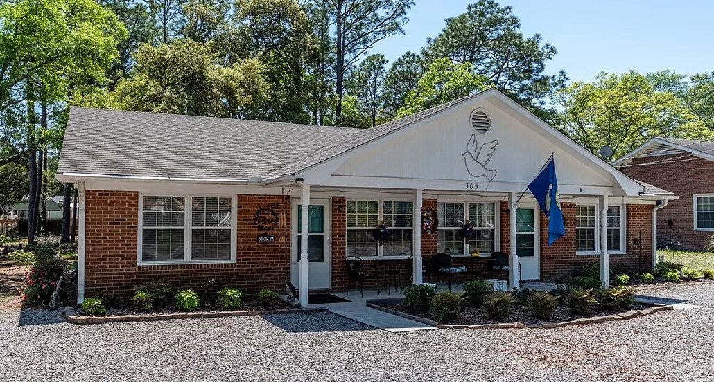 305 Stuart Ave Unit A, Southport, NC 28461 Apartments in Southport