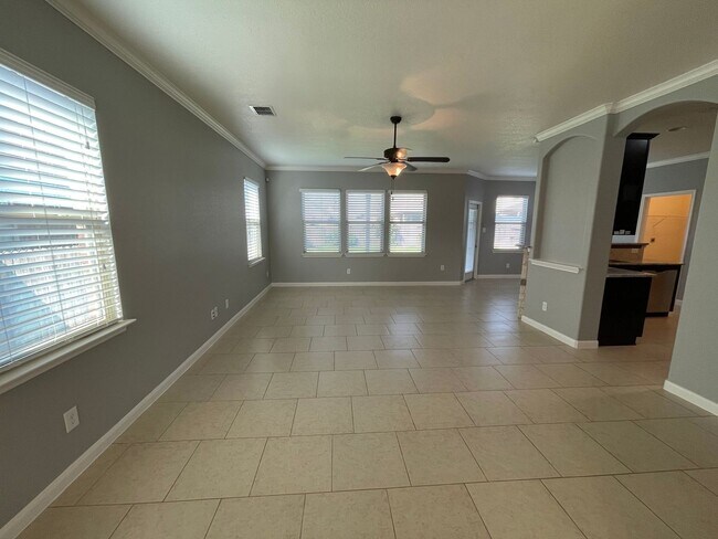 Building Photo - LOVELY 3 BR / 2.5 BATH IN THE GATED COMMUN...