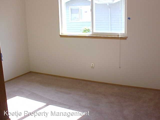 Building Photo - 447 NE Ellis Way