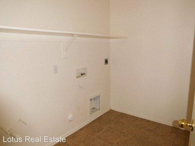 Building Photo - 4 br, 2.5 bath House - 21846 E VIA DEL RANCHO