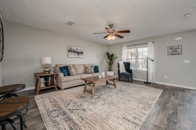 Foto del edificio - 3060 Burnt Pine Dr
