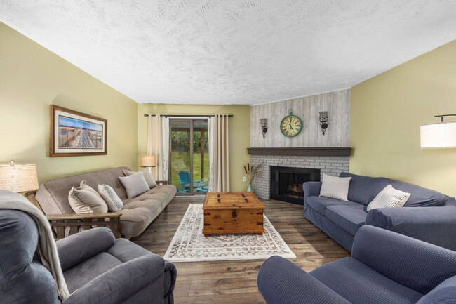 Building Photo - 6542 Bella Vista Dr NE