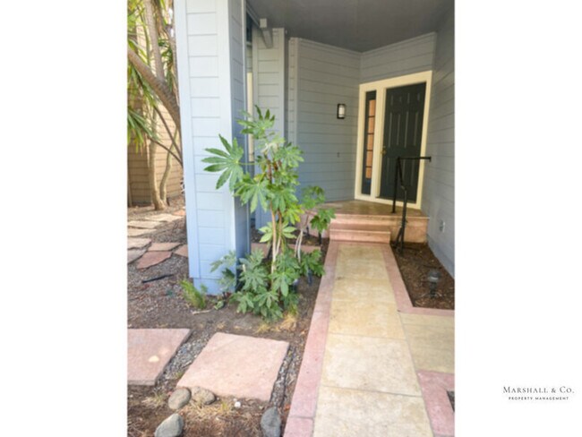 Building Photo - STUNNING! 3BR/POSSIBLE 4THBR/2.5 BA HOME A...