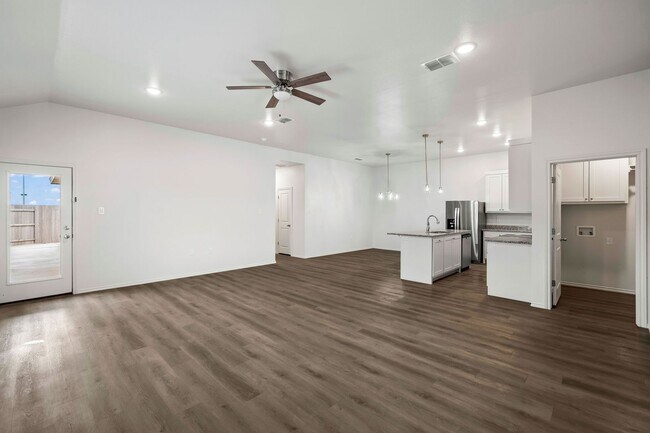 Foto del edificio - Brand New Townhome in Frenship East!