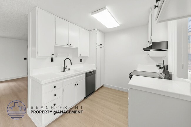 Building Photo - 925 N. Inglewood Ave.