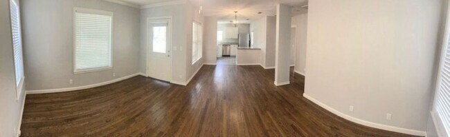 Foto del edificio - 5617 Birchman Ave