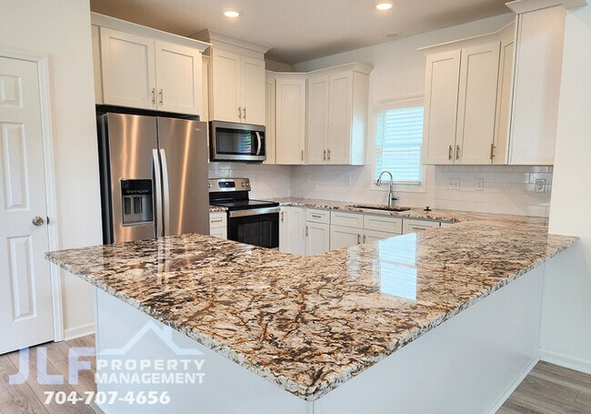 Foto del edificio - PRICE REDUCED!-New Construction 3 Bed/2.5 ...
