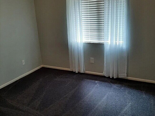 Foto del edificio - 3/2/2 Brandon House with a split floor plan.