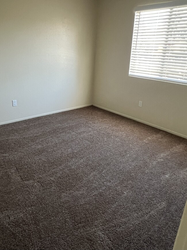 Foto del edificio - 240 N Spruce Ave