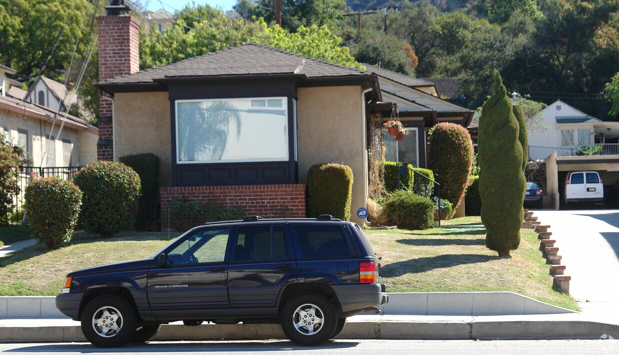 Building Photo - 1704 Verdugo Rd