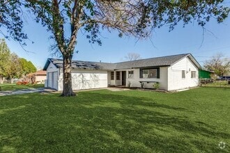 Building Photo - 308 N Forest Crest Dr