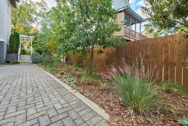 Foto del edificio - 1092 Kirkwood Ave SE