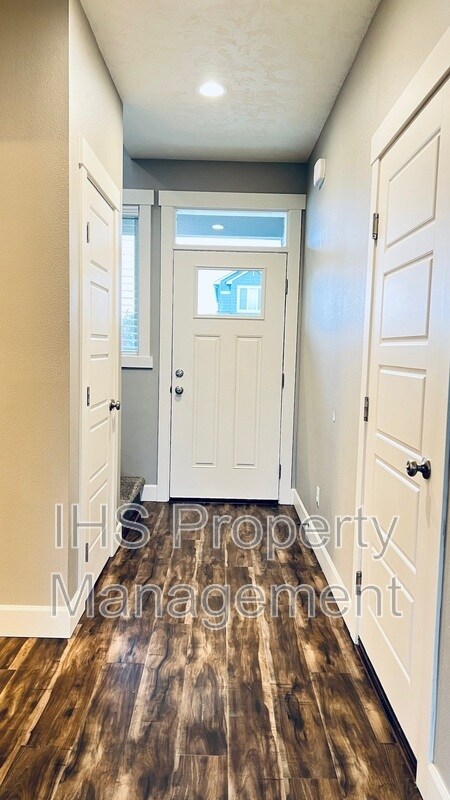 Foto del edificio - 9801 Silverbright Dr