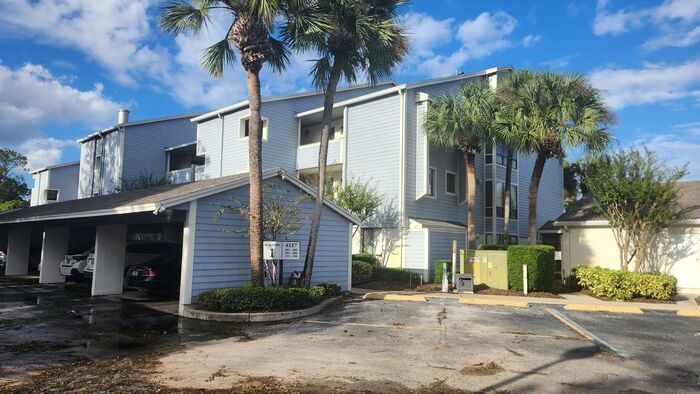 Primary Photo - 2/2 condo on Lake Fairview