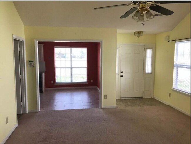 Foto del edificio - 8530 Lockerbie Ln, Charlotte, NC 28215