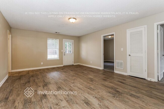 Foto del edificio - 301 Summer Hill Cir