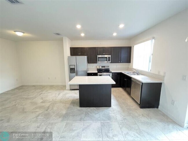 Building Photo - 346 NE 208th Terrace