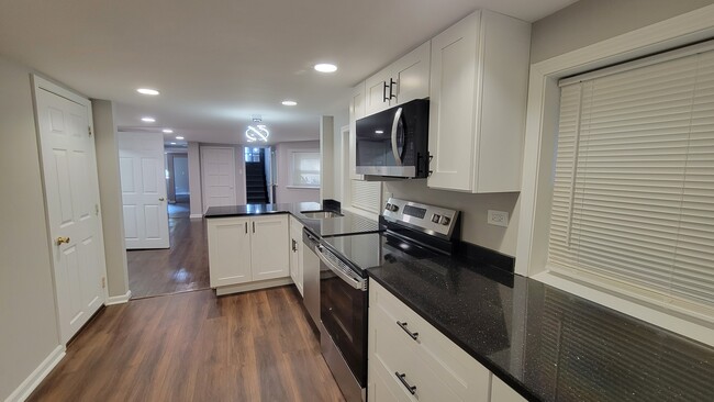 Building Photo - 5749 N Talman Ave