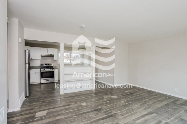 Foto del edificio - 3408 Elmhurst Dr