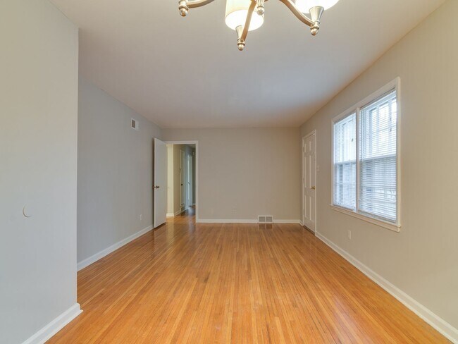 Building Photo - Great 3 Bedroom, 2 Bathroom Rental Home in...