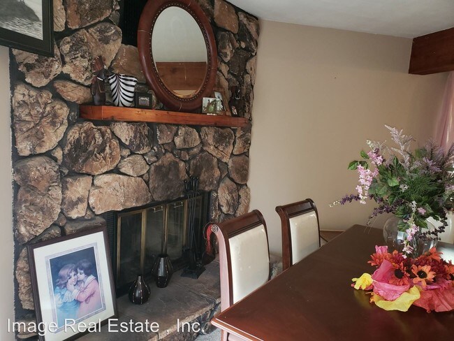 Building Photo - 3 br, 2 bath House - 3438 Victorian Dr.