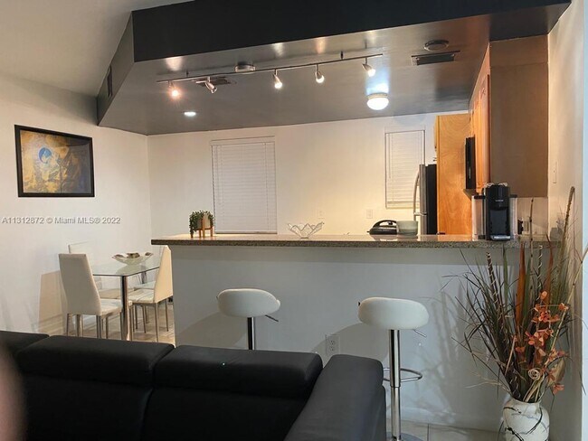 Building Photo - 7130 Rue Versailles Dr