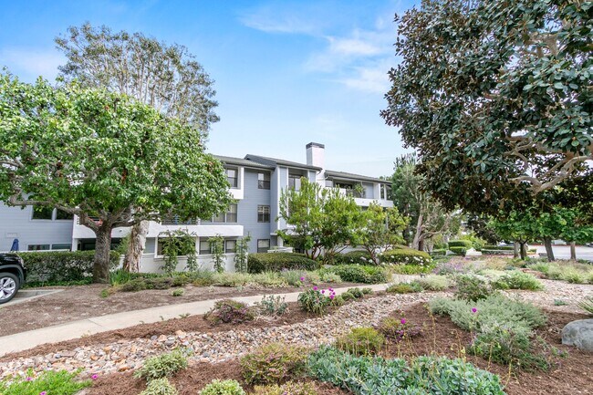 Building Photo - Ocean and Newport Harbor Views