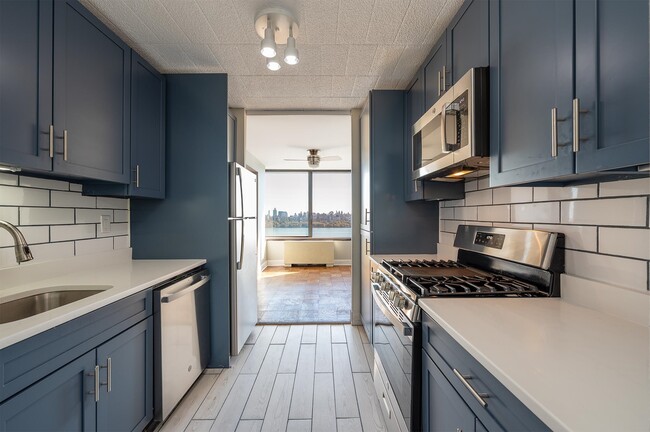 Building Photo - 9060 Palisade Ave