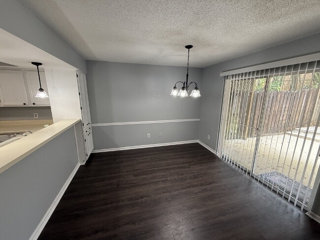 Building Photo - Just minutes from the University of South Alabama, this updated condo features fresh paint, lamin...