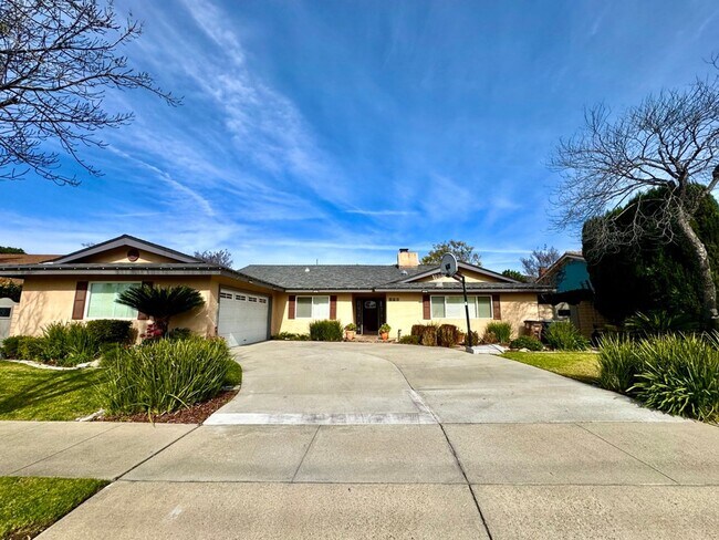 Building Photo - COMING SOON- North Claremont Home