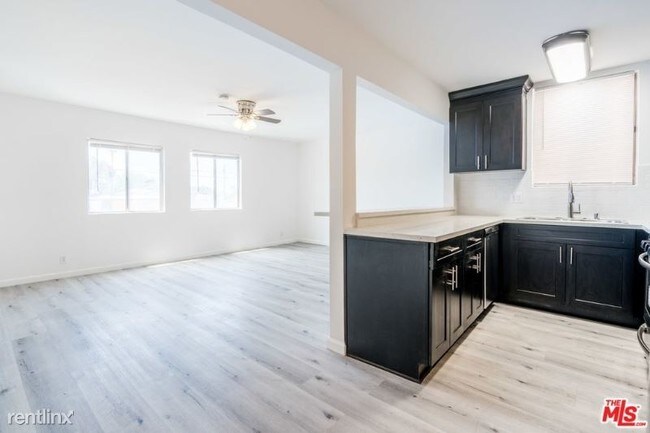 Foto del edificio - 1 br, 1 bath Apartment - 1725 W Vernon Ave