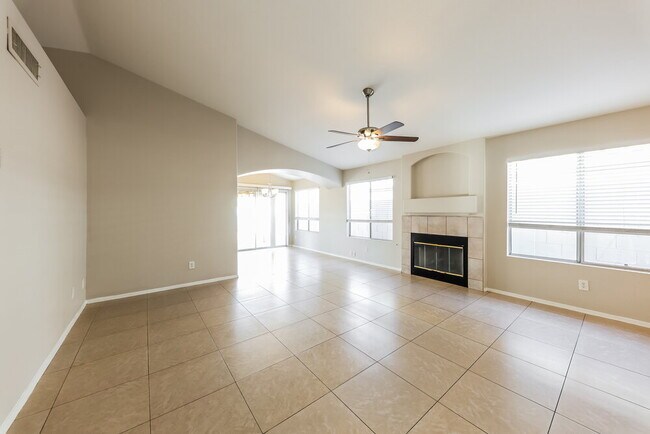 Building Photo - 8420 W Bloomfield Rd
