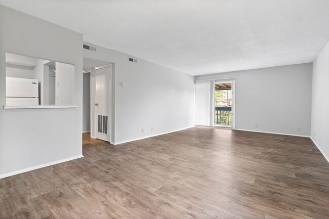 Building Photo - Woodland Apartments