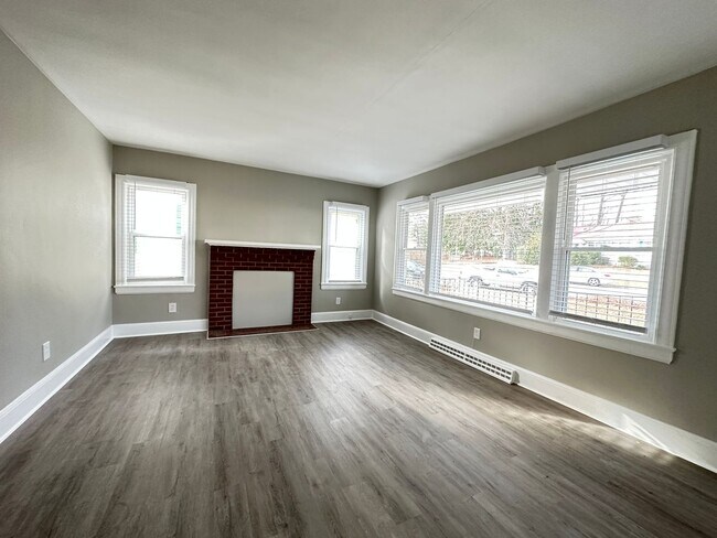 Foto del edificio - Newly Renovated Charming Home for Rent in South Hill