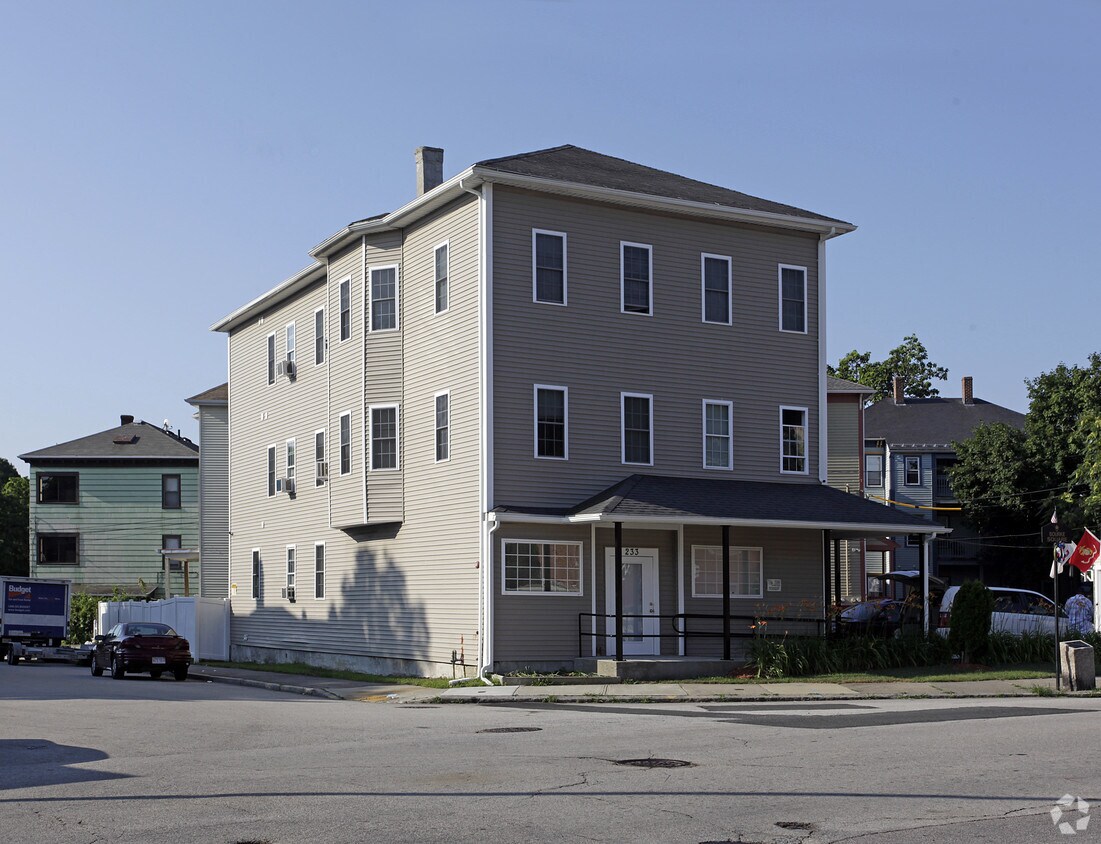 Primary Photo - 233 Canterbury St