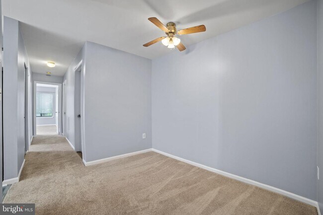 Foto del edificio - 8385 Buttress Ln