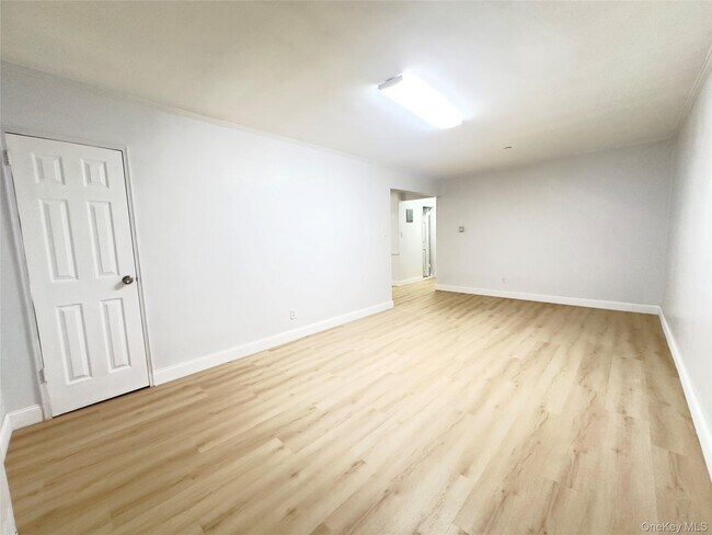 Foto del edificio - 31-42 71st St