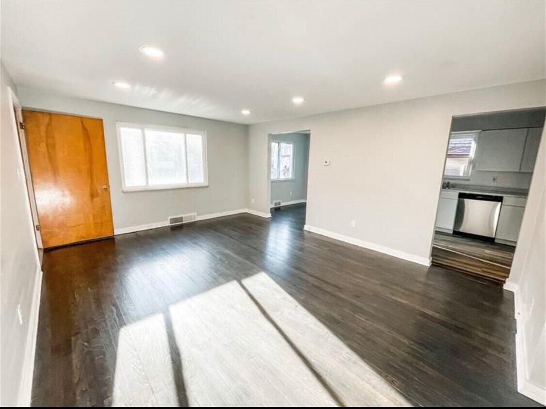 1145 Greenfield Ave Unit 1, Pittsburgh, PA 15217 Apartments in