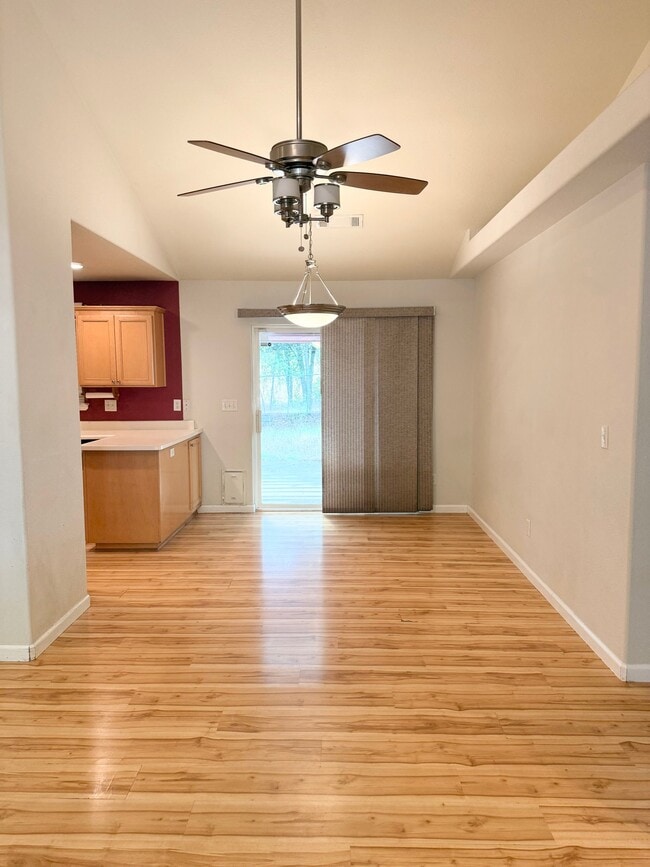 Building Photo - 1822 Heller Ln