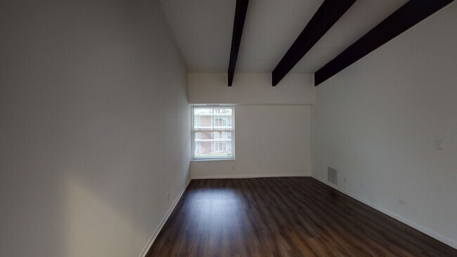 Foto del edificio - 350 Engamore Ln