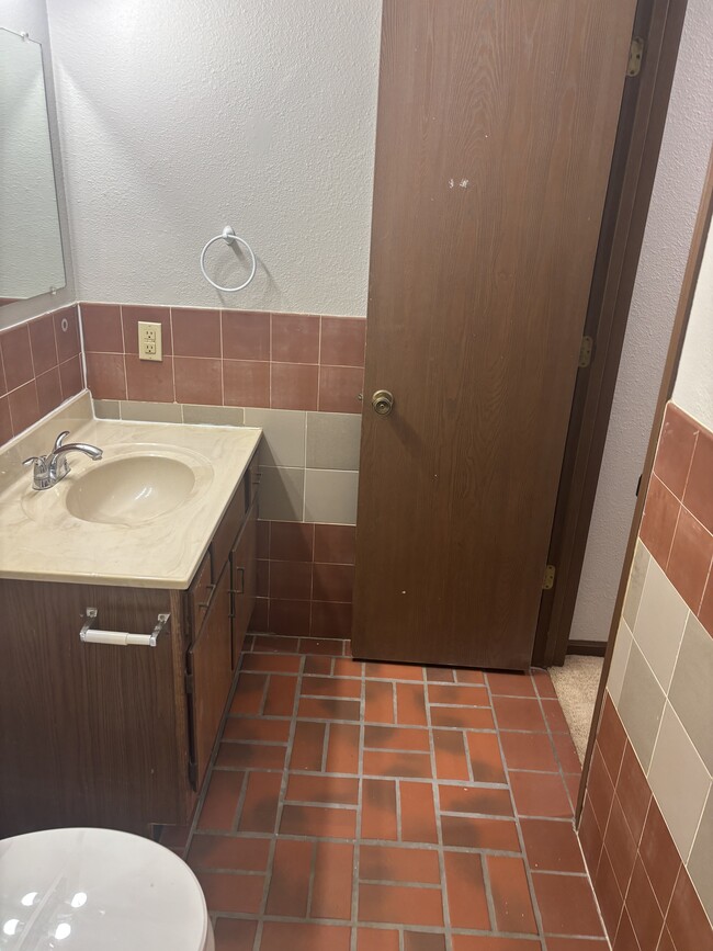 Building Photo - Bonner Springs Apartment Complex