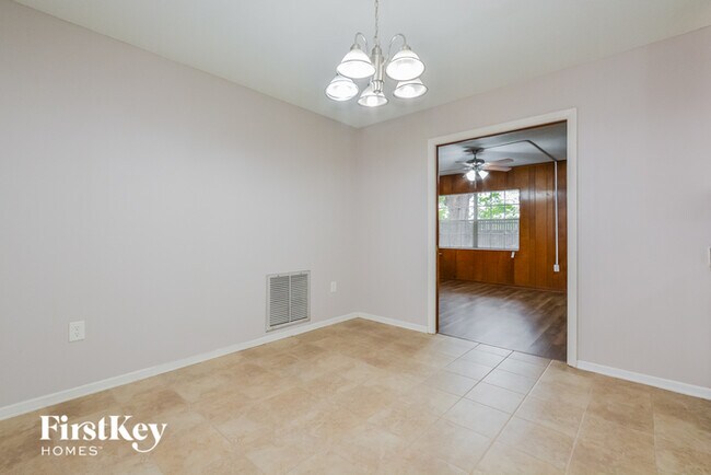 Building Photo - 802 Hill St