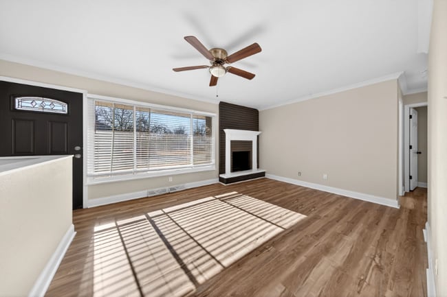 Building Photo - 210 E Madison St