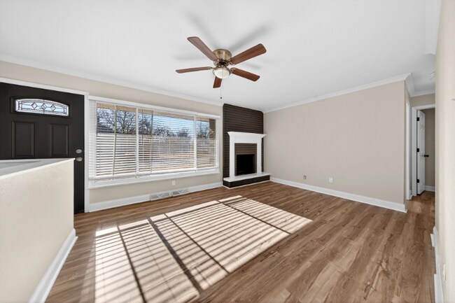 Foto del edificio - 210 E Madison St