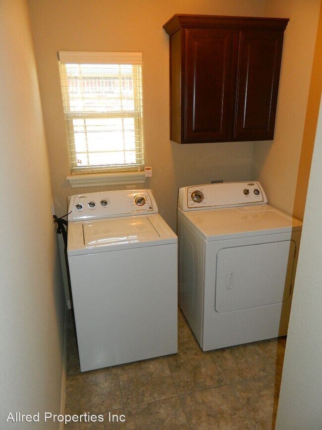 Foto del edificio - 3 br, 2 bath House - 6110 S. 38th St.